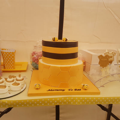 Mommy to Bee baby shower cake