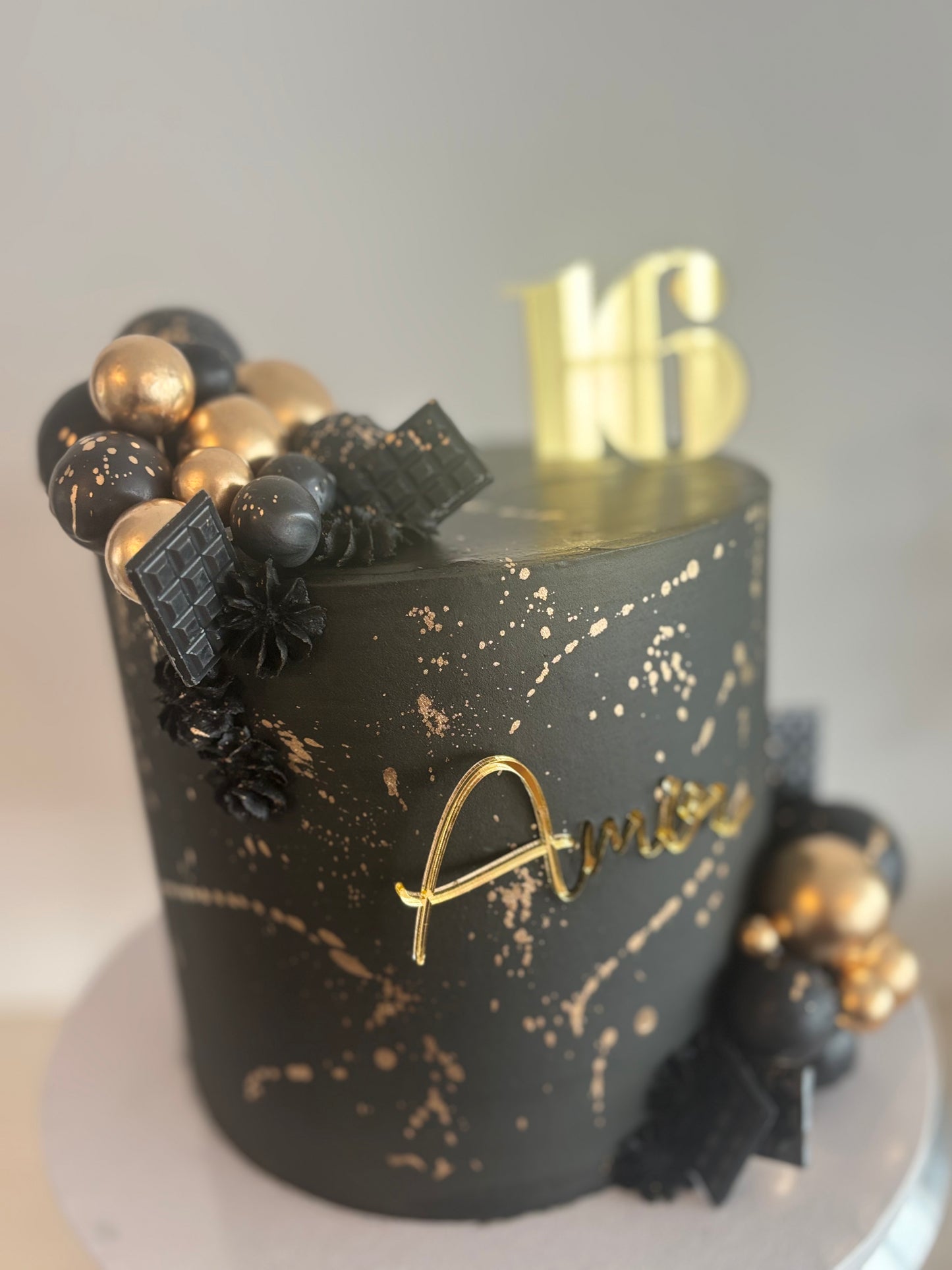 Black and gold splash cake