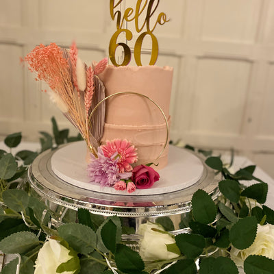 Scallop design with gold ring cake