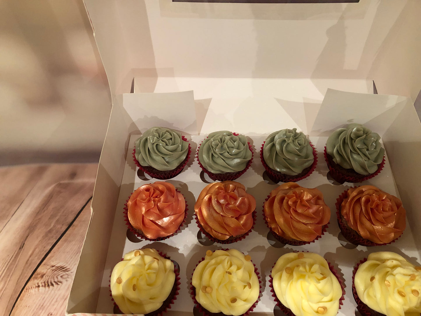 Simple buttercream cupcakes - box of 12